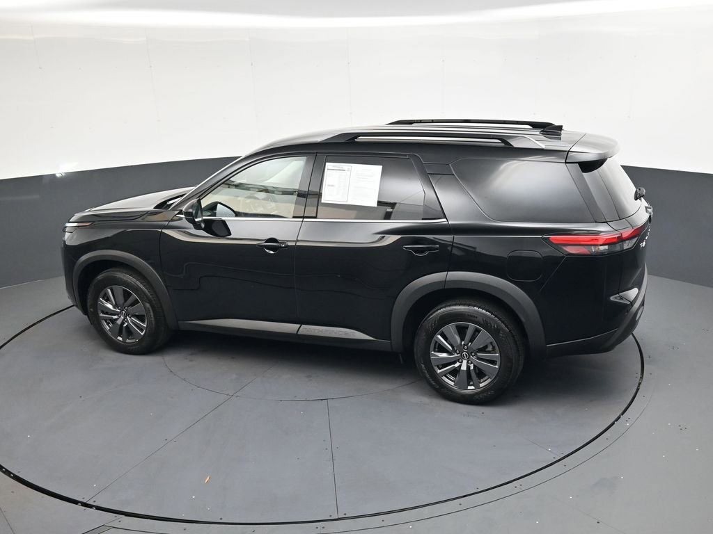 Used 2025 Nissan Pathfinder SV image 31