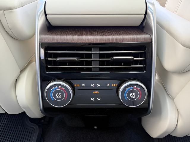 Certified 2025 Land Rover Range Rover SE AWD/4WD image 26