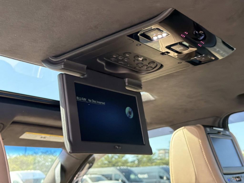 Used 2019 Cadillac Escalade ESV Platinum AWD/4WD image 17