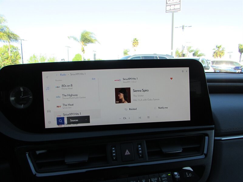 Used 2025 Lexus ES 300h w/ Premium Package FWD image 13