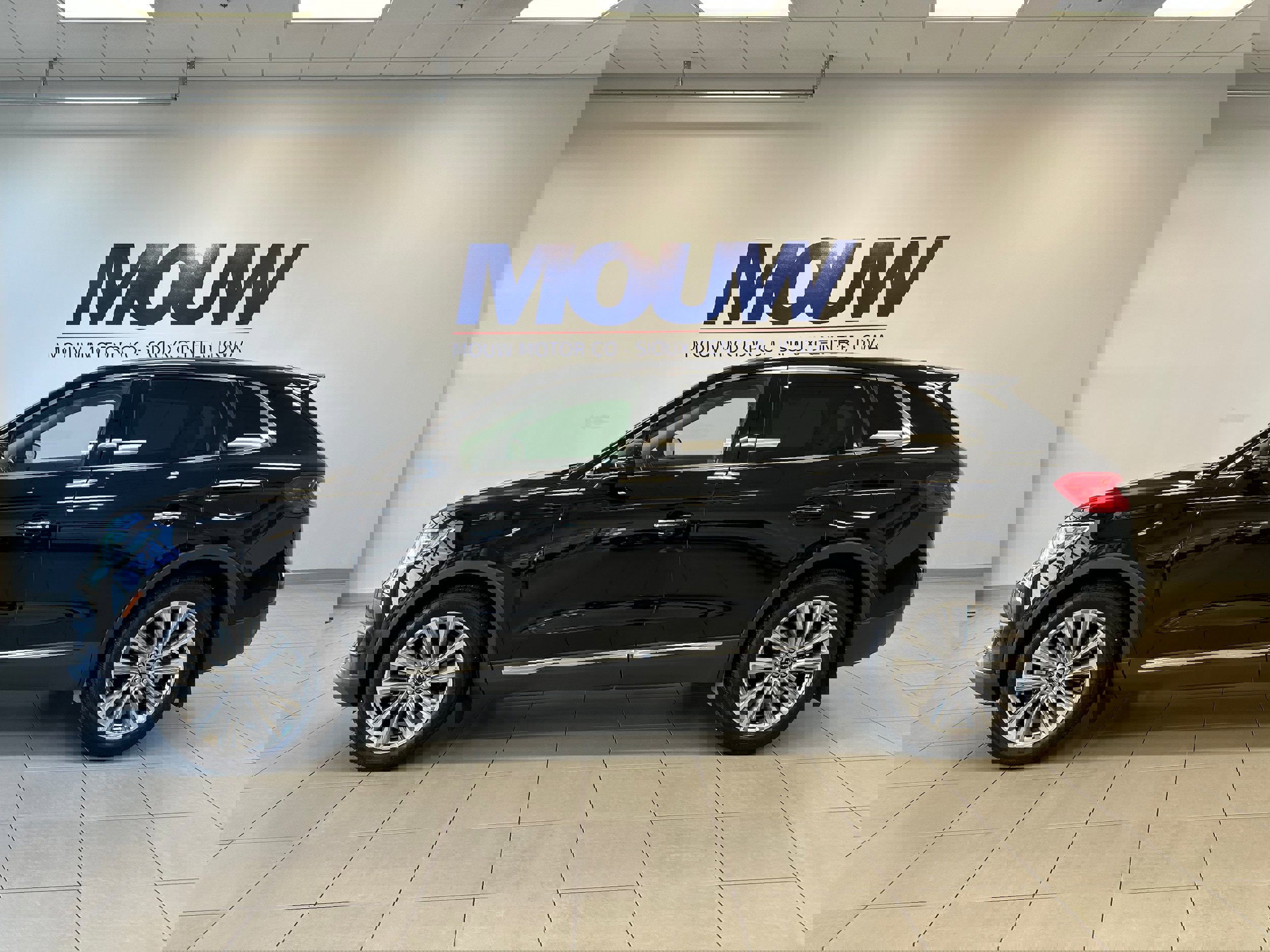 Used 2016 Lincoln MKX Reserve w/ Driver Assistance Package image 1