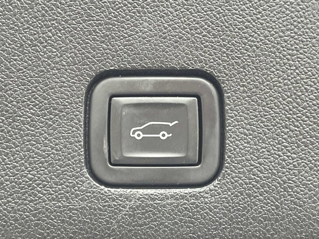 Certified 2024 Cadillac XT6 Premium Luxury image 12