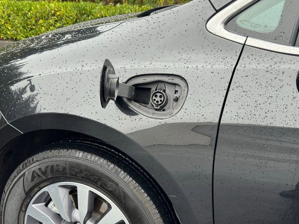 Used 2023 Chrysler Pacifica Touring-L image 6