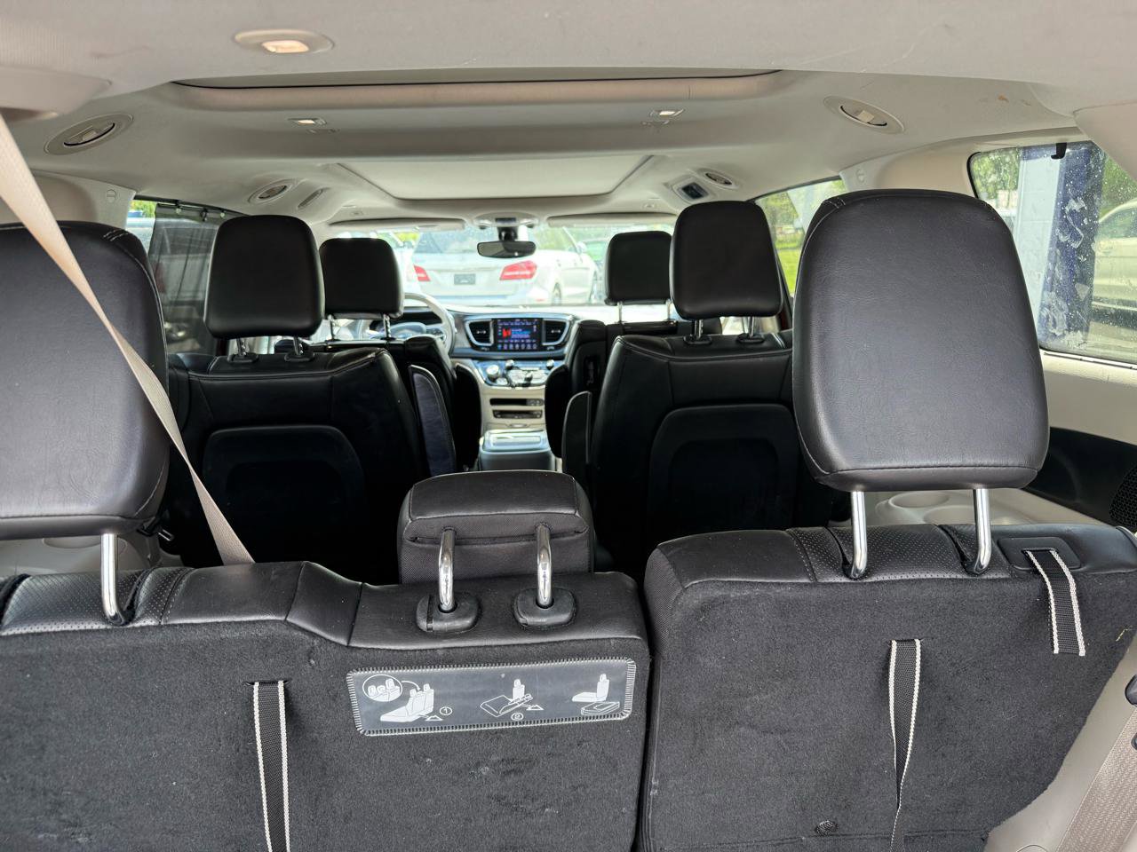 Used 2018 Chrysler Pacifica Limited image 9