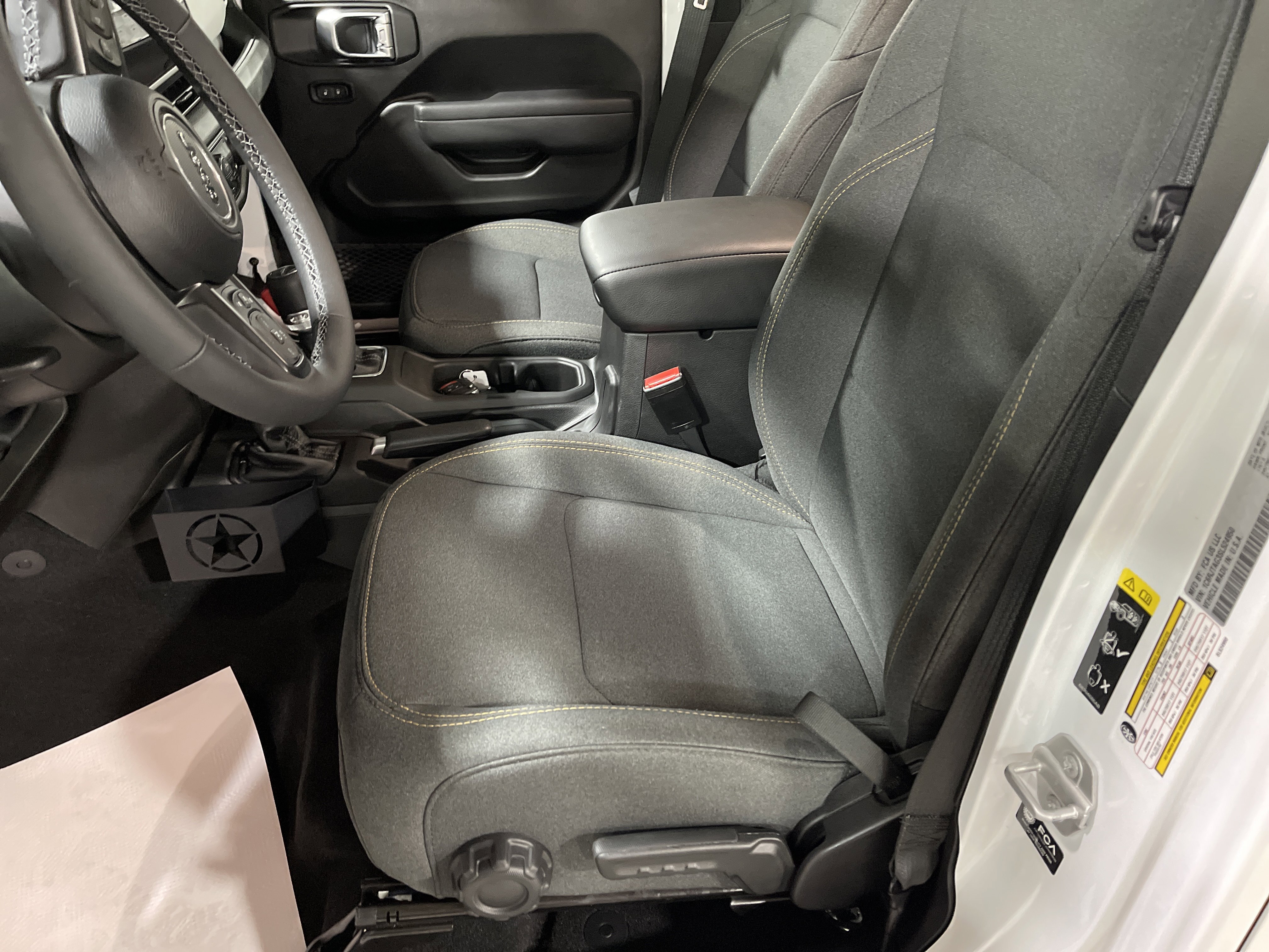 Used 2025 Jeep Gladiator Sport image 11