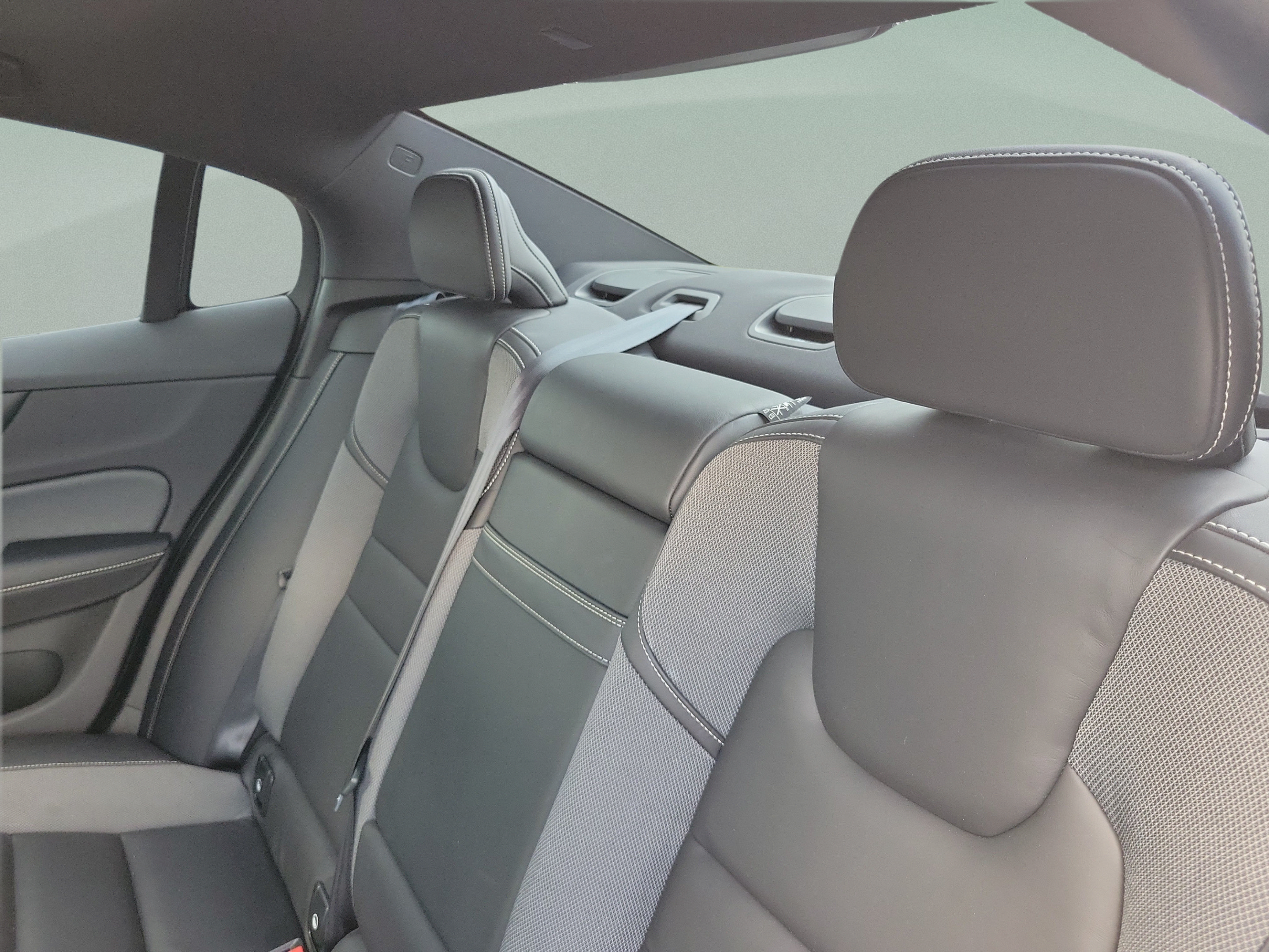 Used 2019 Volvo S60 T5 R-Design FWD image 9