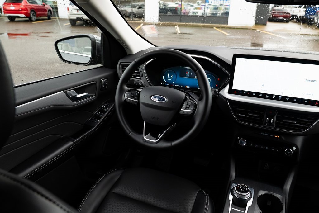 Used 2024 Ford Escape Platinum image 9