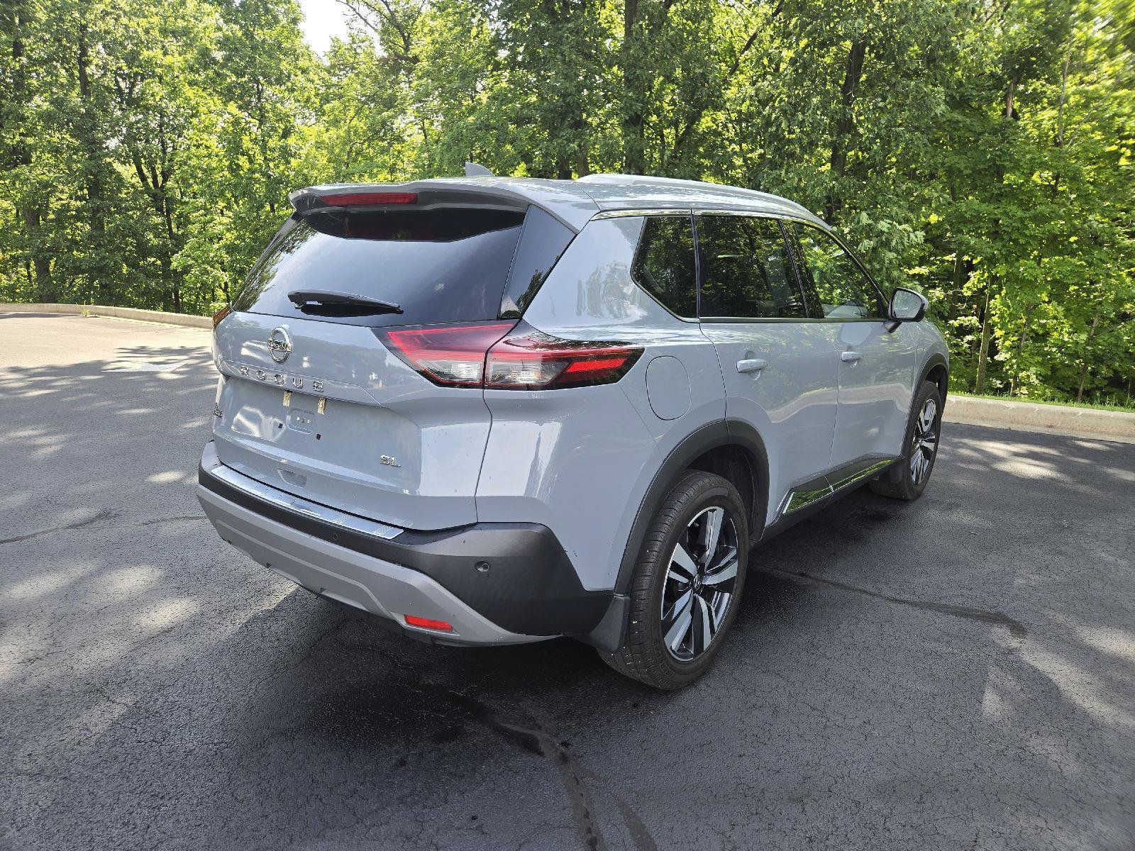 Used 2021 Nissan Rogue SL FWD image 3