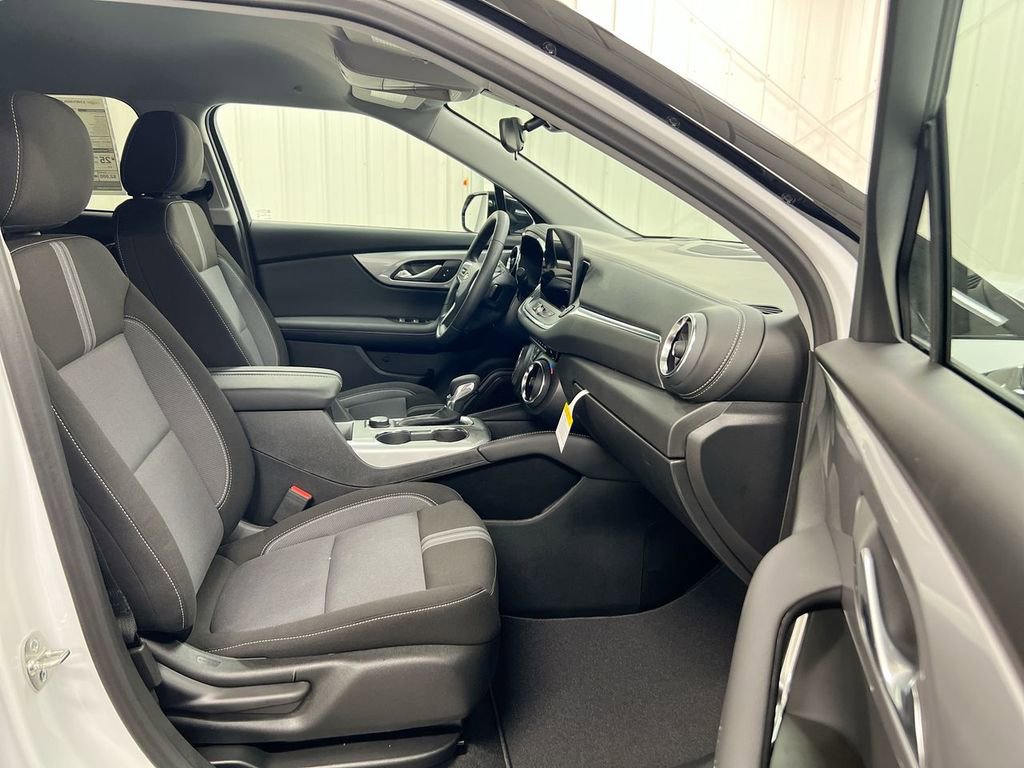 New 2026 Chevrolet Blazer LT w/ Midnight/Sport Edition FWD image 21