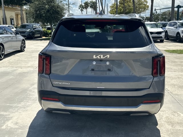 Certified 2025 Kia Sorento S FWD image 7