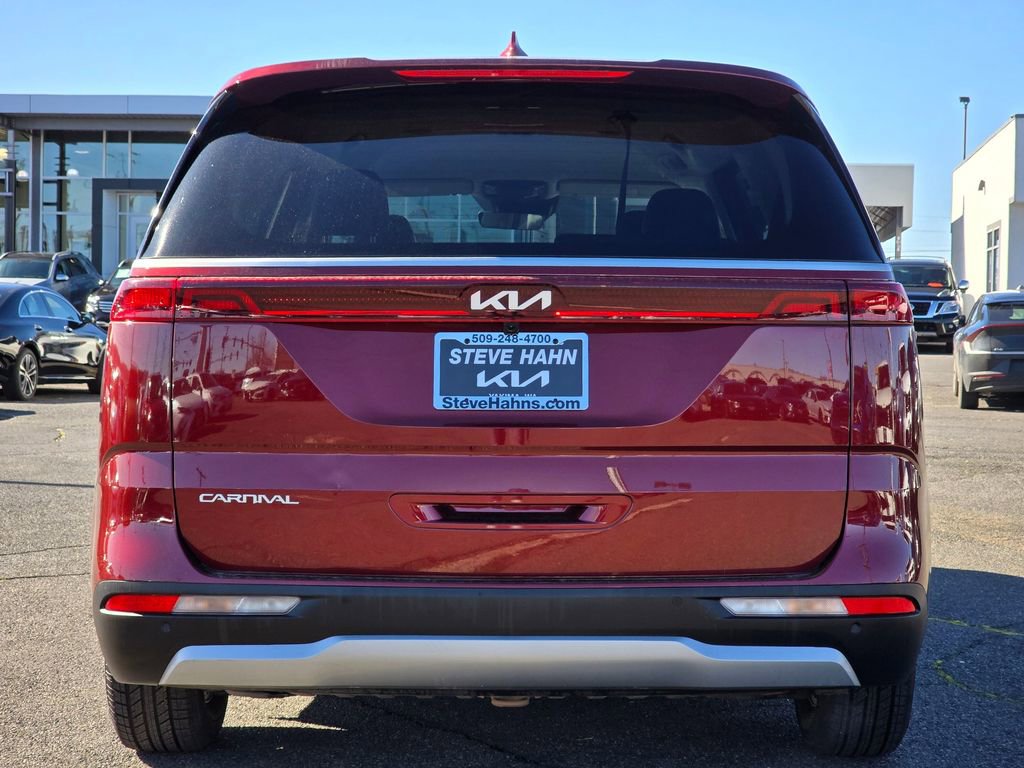 Used 2024 Kia Carnival LX image 4