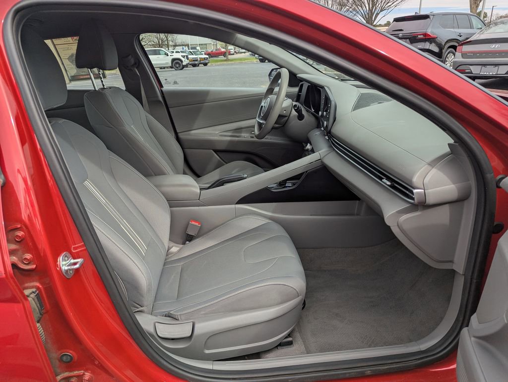 Used 2021 Hyundai Elantra SEL w/ Cargo Package image 16