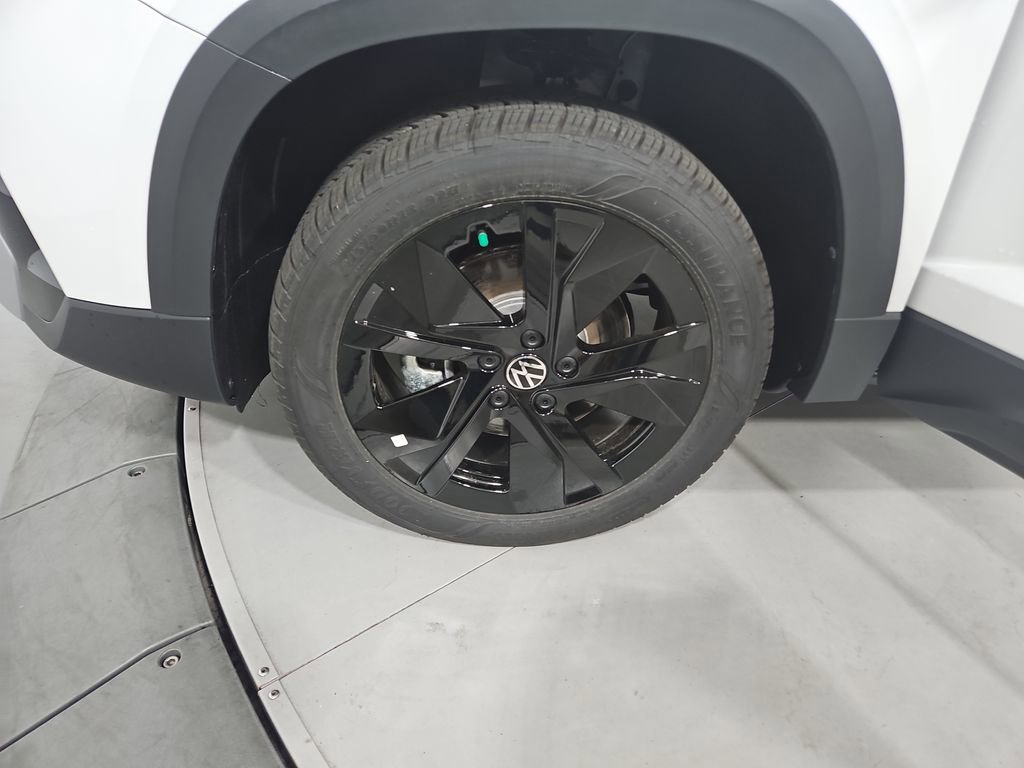 New 2026 Volkswagen Taos SE FWD image 25