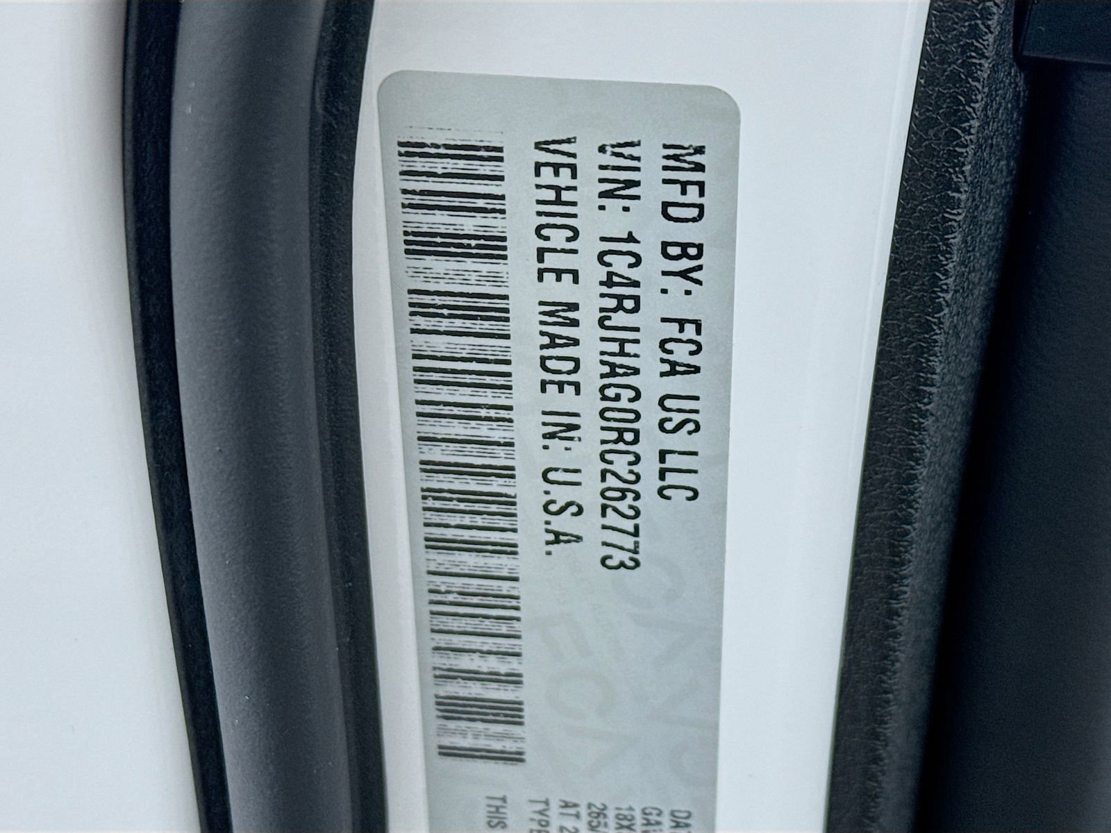 Used 2024 Jeep Grand Cherokee Laredo X image 25