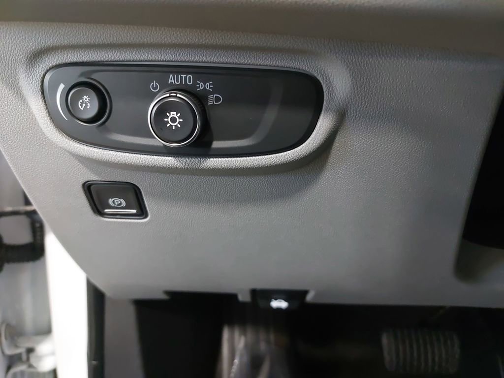 Used 2023 GMC Terrain SLE w/ Driver Convenience Package image 25