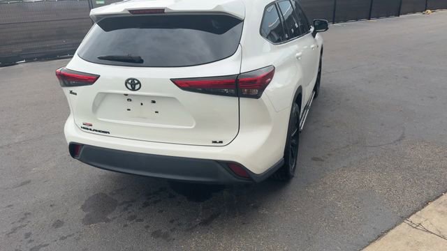 Used 2021 Toyota Highlander XLE FWD image 14