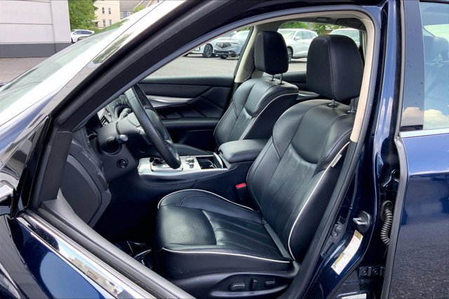 Used 2018 INFINITI Q70 Luxe AWD/4WD image 25