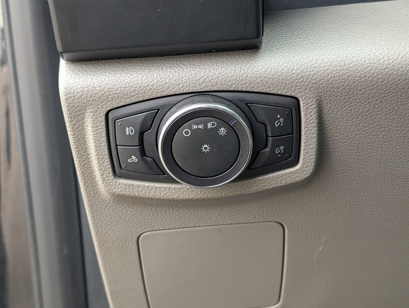 Used 2015 Ford F150 XL w/ Equipment Group 101A Mid AWD/4WD image 17