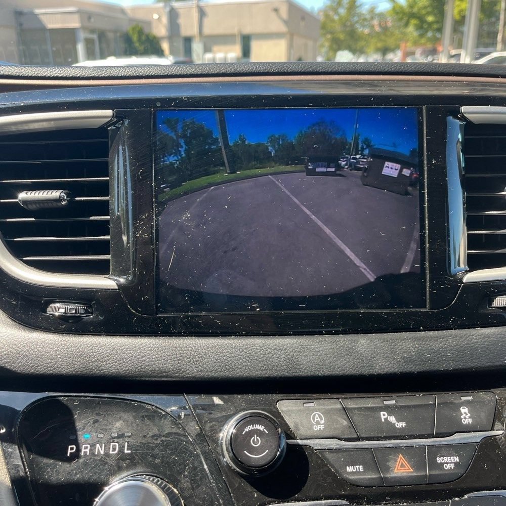 Used 2018 Chrysler Pacifica Touring-L w/ Premium Audio Group FWD image 10