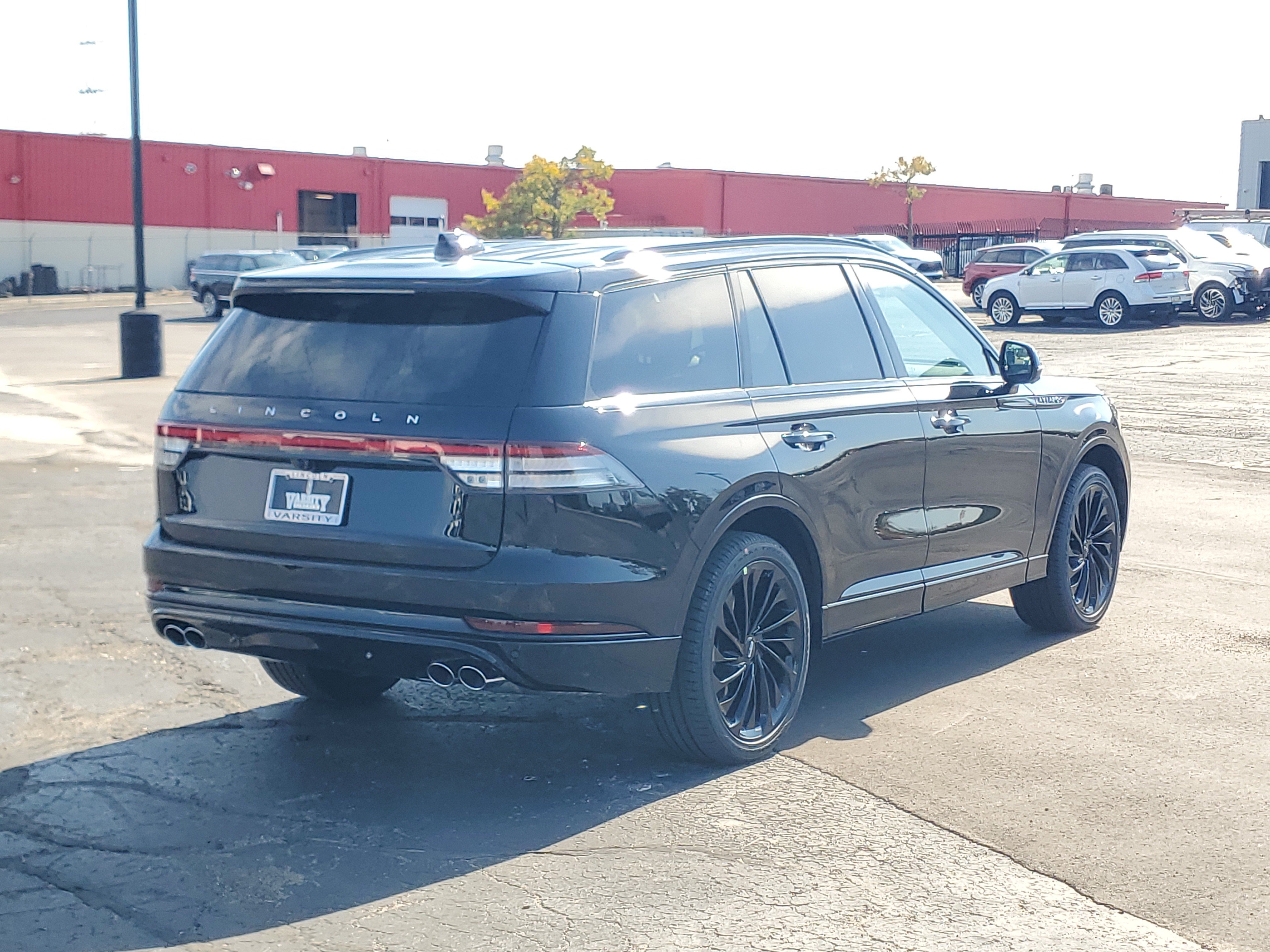 New 2027 Lincoln Aviator Reserve w/ Jet Appearance Package AWD/4WD image 4