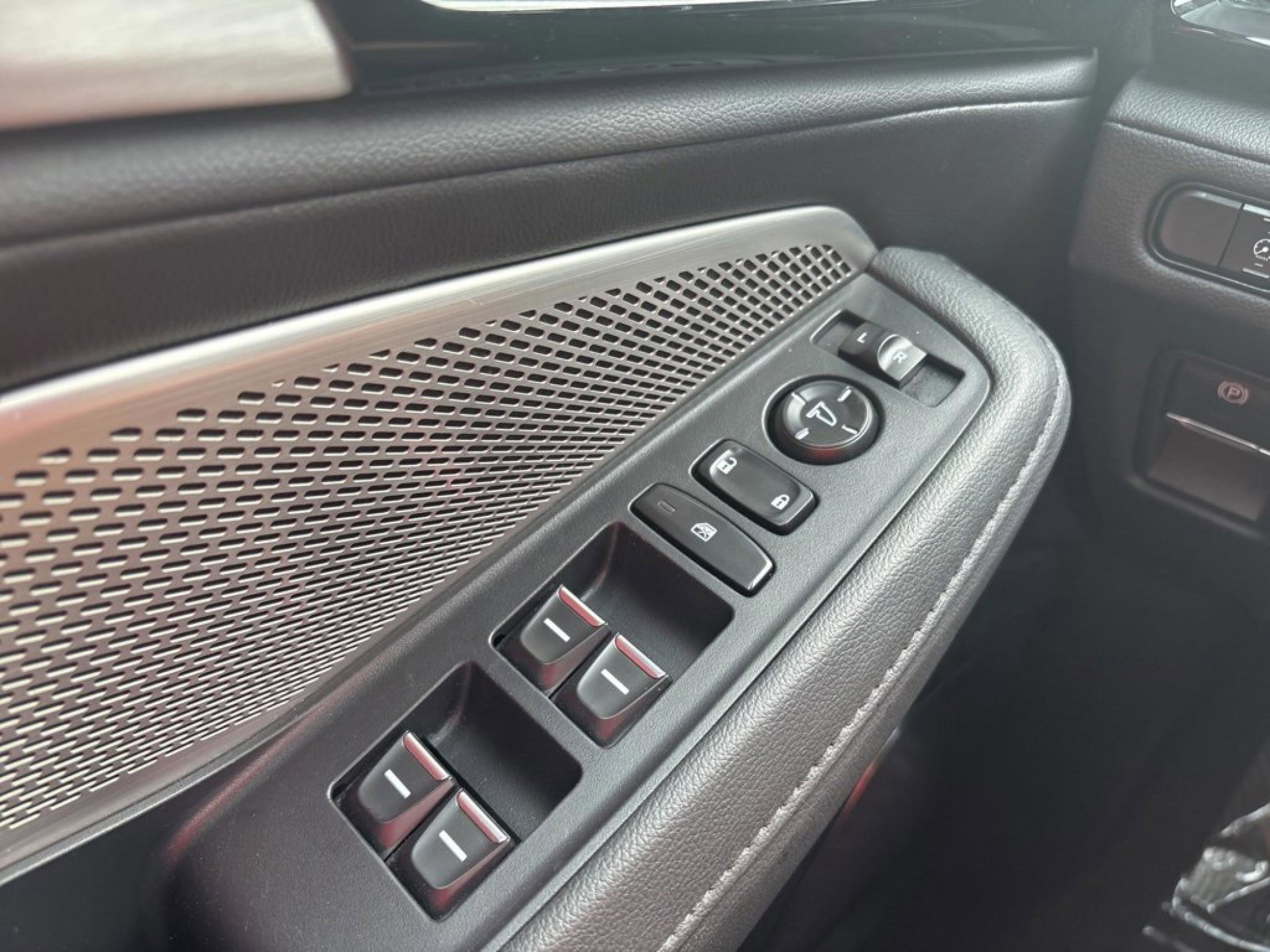 Used 2023 Acura MDX FWD image 18