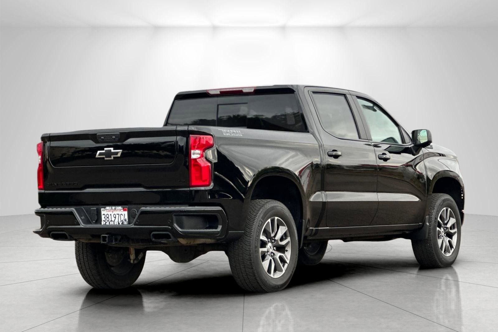 Used 2025 Chevrolet Silverado 1500 LT Trail Boss w/ LT Trail Boss Premium Package AWD/4WD image 3