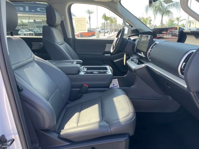 New 2026 Ford Expedition Active image 25