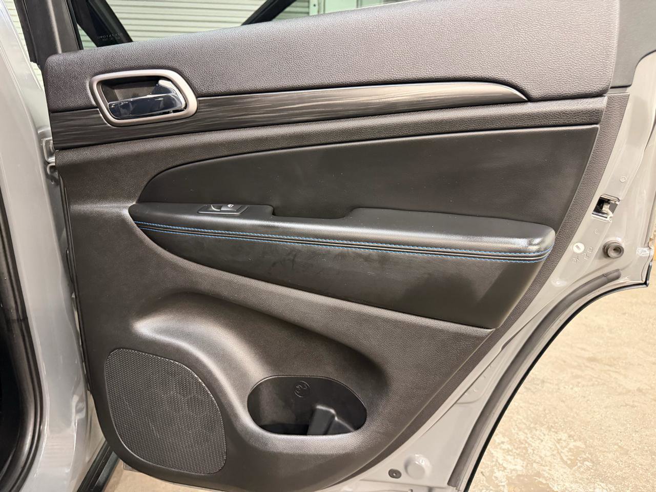 Used 2019 Jeep Grand Cherokee Laredo RWD image 38