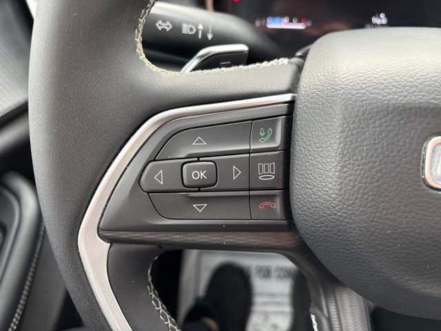 Used 2025 Jeep Grand Cherokee Laredo image 23