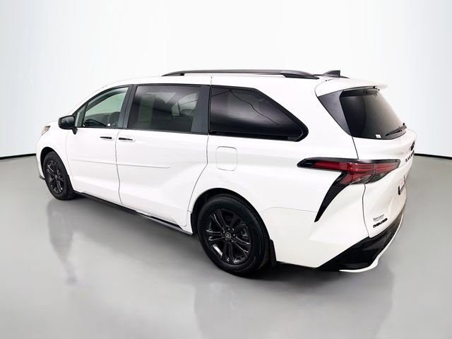Used 2025 Toyota Sienna XSE w/ XSE Plus Package image 5