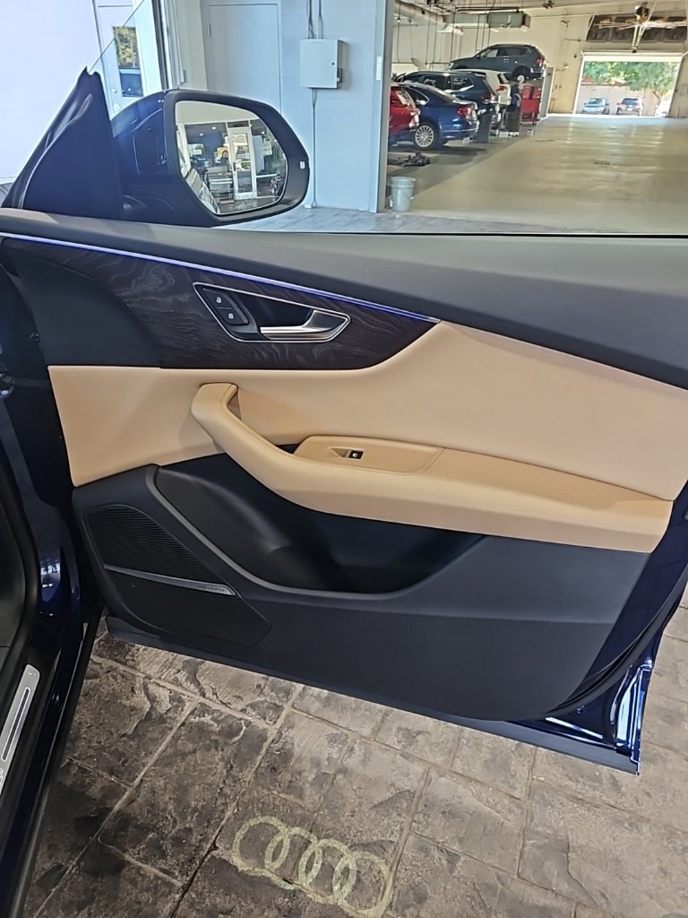 Used 2022 Audi Q8 Premium Plus w/ Premium Plus Package image 11