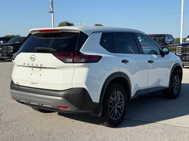 Used 2022 Nissan Rogue S image 5