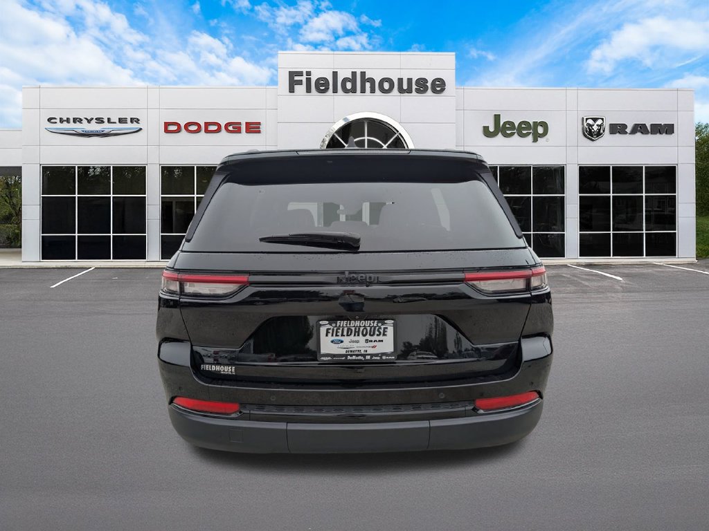 Used 2025 Jeep Grand Cherokee Altitude AWD/4WD image 6