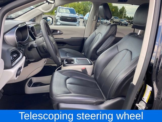 Used 2024 Chrysler Pacifica Touring-L image 16