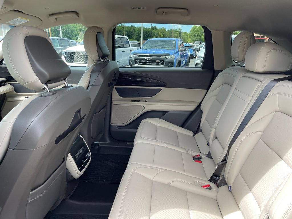 Used 2024 Lincoln Nautilus Premier AWD/4WD image 13