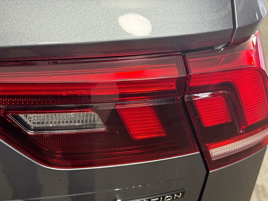Used 2022 Volkswagen Tiguan SEL R-Line image 33