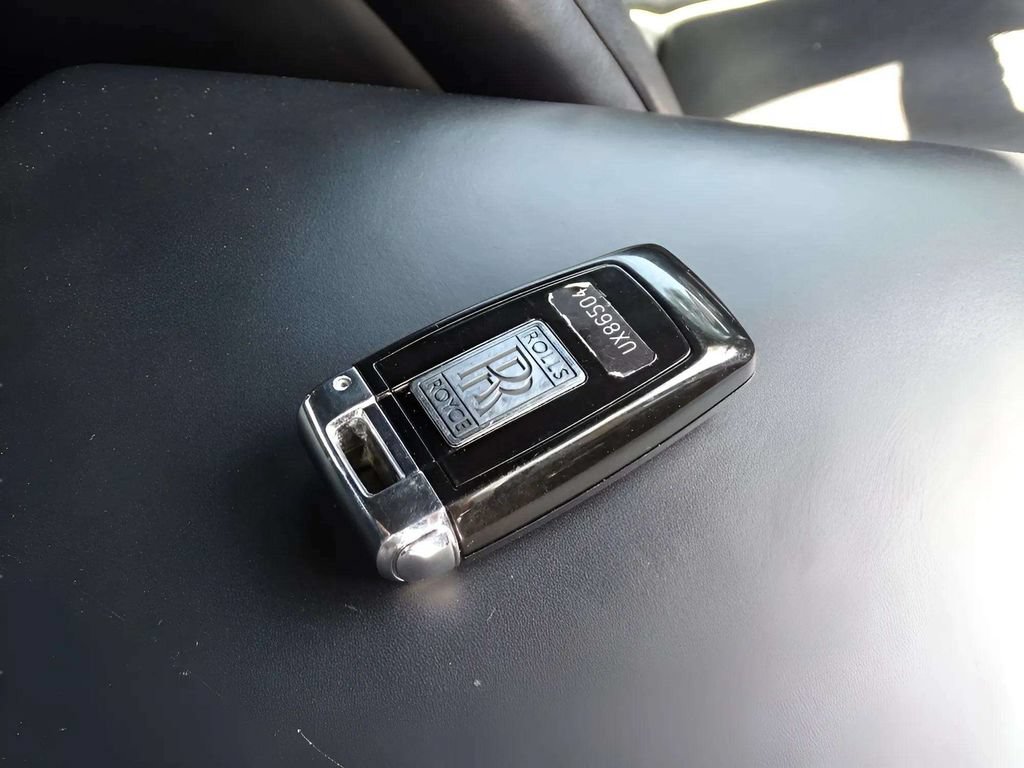 Certified 2017 Rolls-Royce Wraith RWD image 17