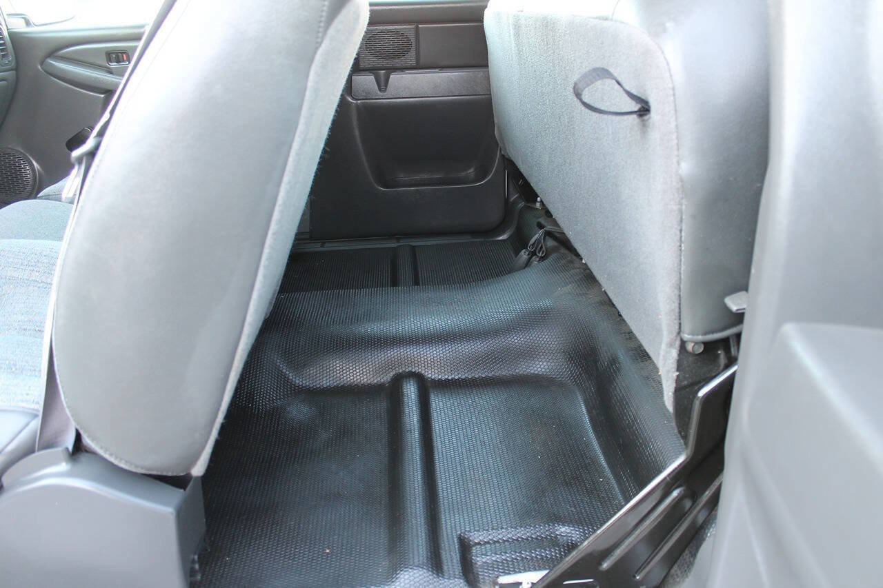 Used 2006 Chevrolet Silverado 1500 W/T RWD image 30