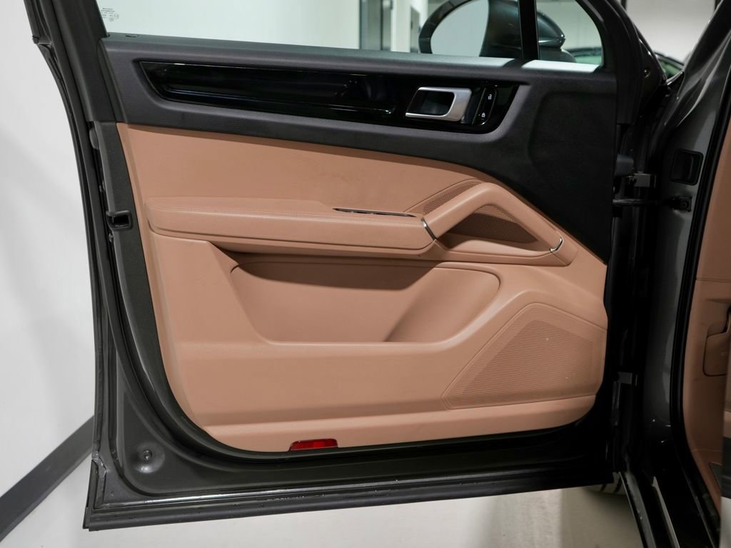 Used 2021 Porsche Cayenne image 13