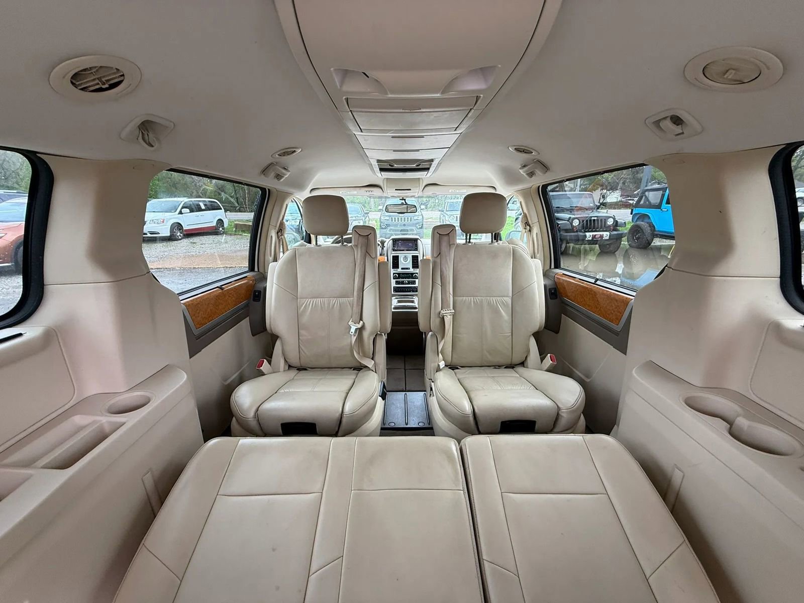 Used 2009 Chrysler Town & Country Limited w/ Entertainment Group #3 image 15