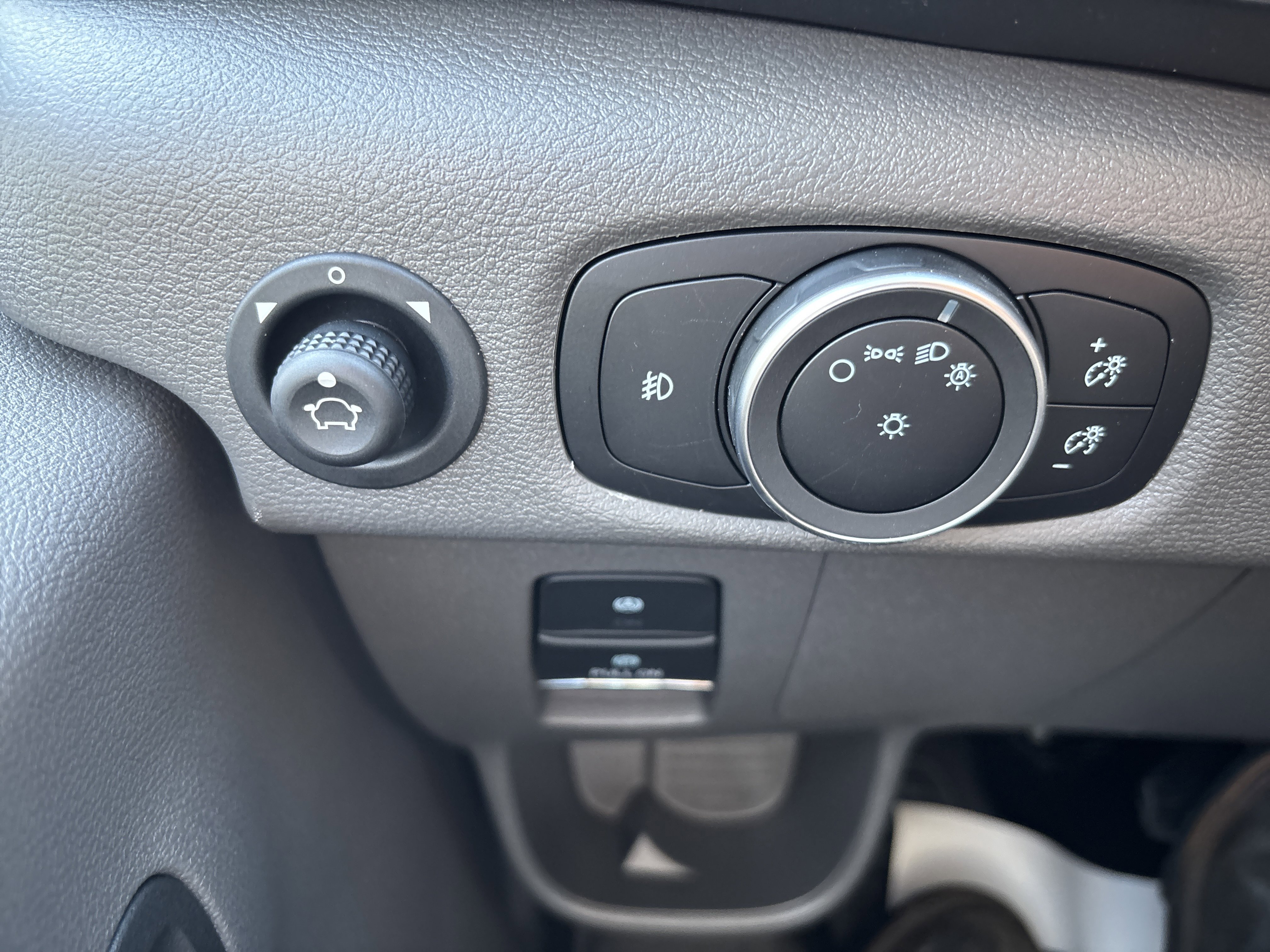 New 2025 Ford Transit 150 Low Roof AWD w/ Load Area Protection Package image 30