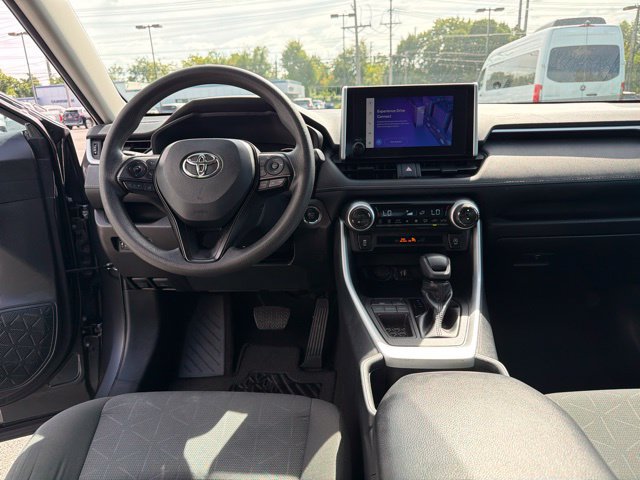Used 2025 Toyota RAV4 XLE FWD image 16