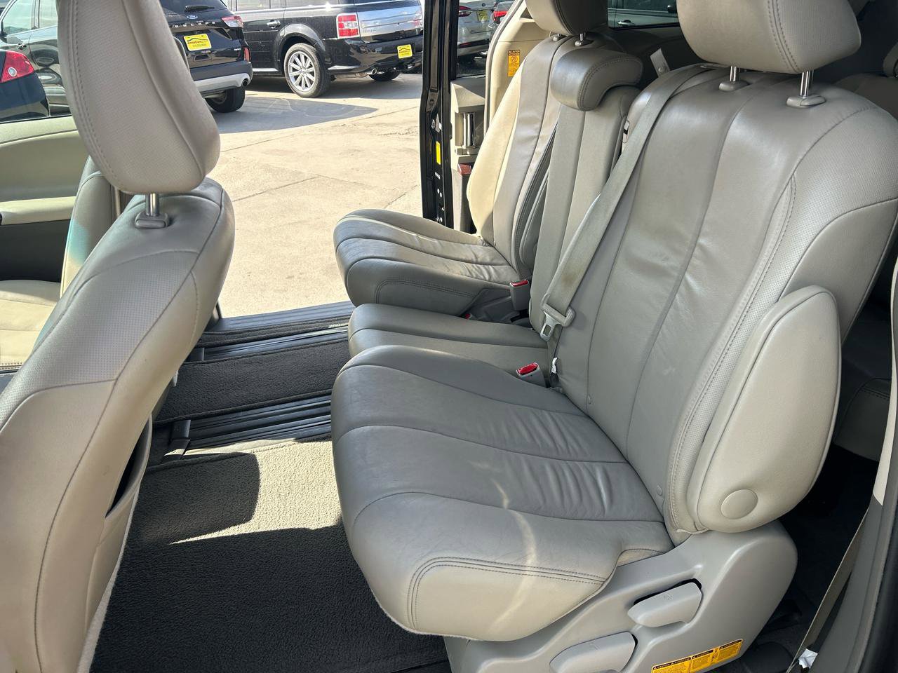 Used 2014 Toyota Sienna XLE w/ Entertainment Package FWD image 11