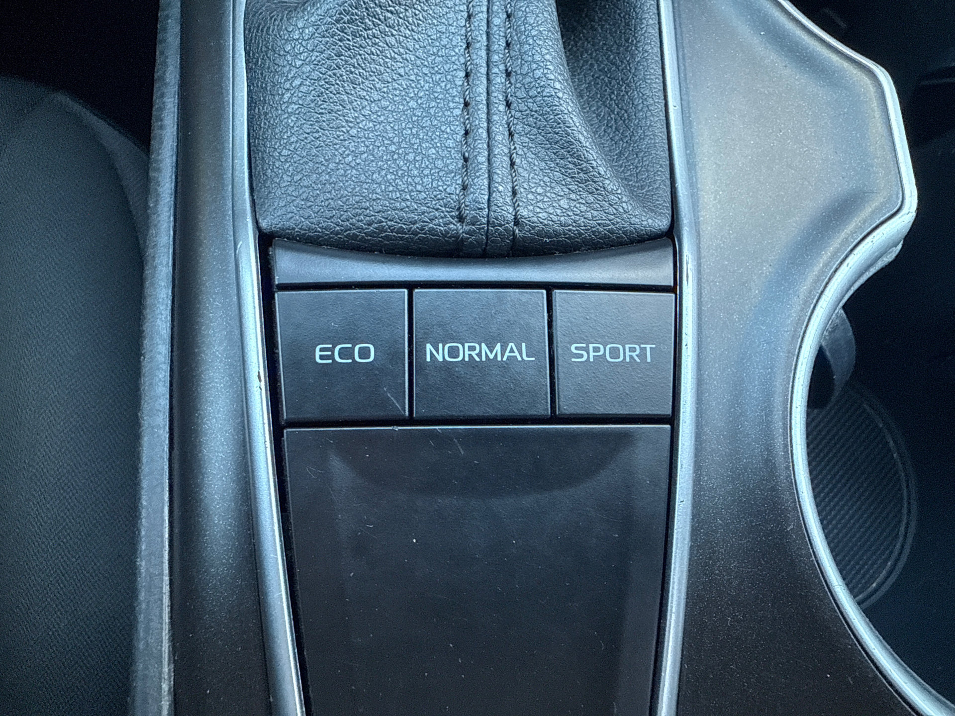 Used 2023 Toyota Camry LE FWD image 23