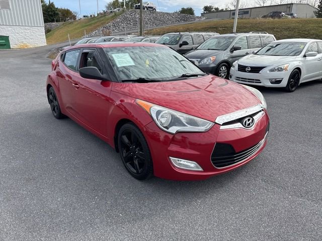 Used 2013 Hyundai Veloster w/ Style Pkg image 2
