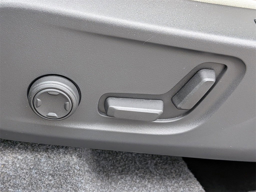 New 2026 Volvo XC40 B5 Plus w/ Protection Package Premier image 21