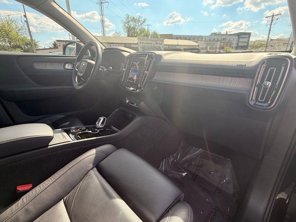 Used 2023 Volvo XC40 B5 Plus w/ Protection Package Premier AWD/4WD image 19