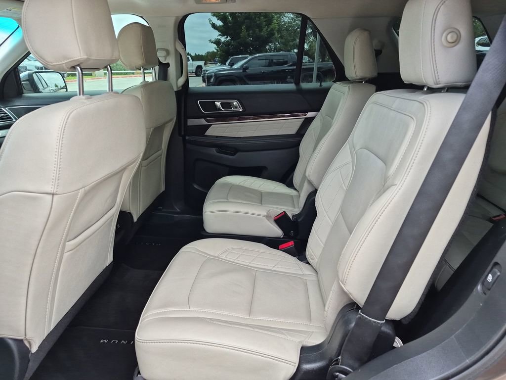 Used 2016 Ford Explorer Platinum AWD/4WD image 34