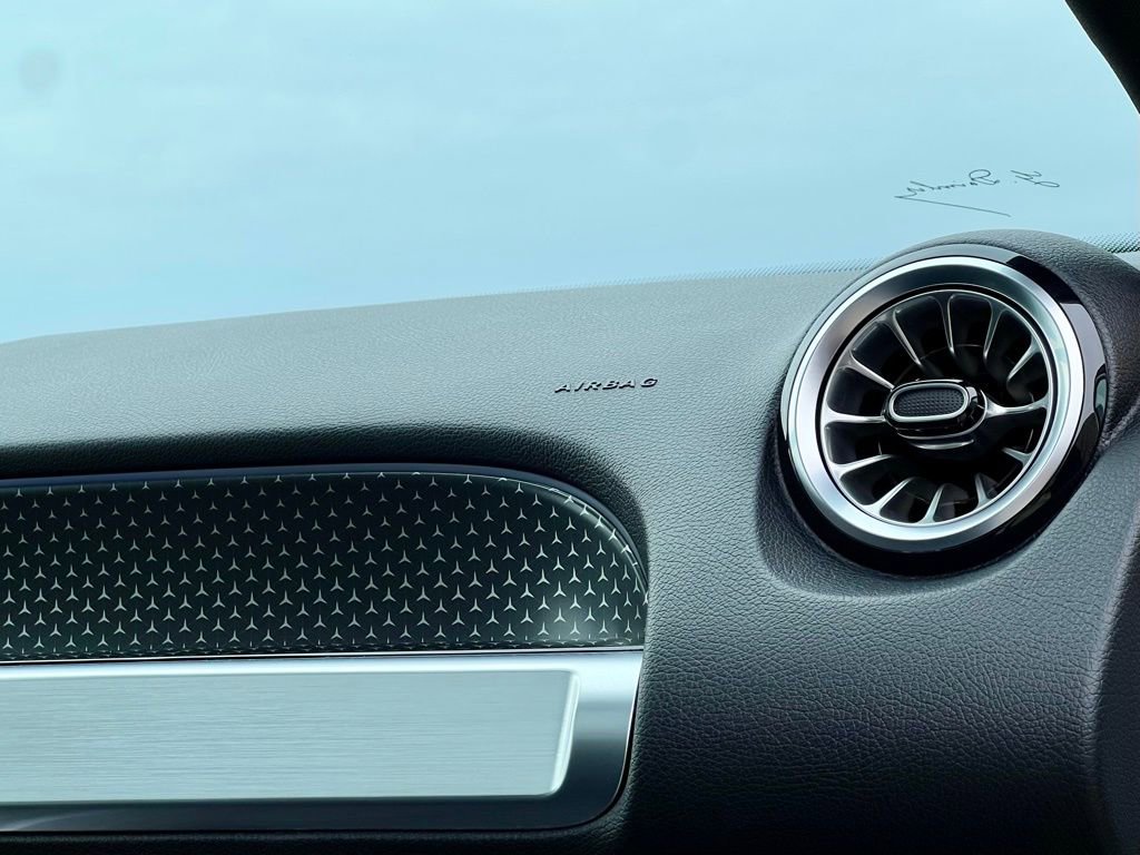 Certified 2025 Mercedes-Benz GLB 250 4MATIC image 19