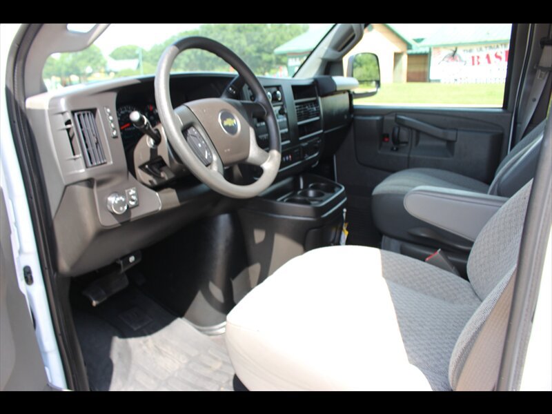 Used 2025 Chevrolet Express 3500 LT w/ LT Preferred Equipment Group RWD image 30